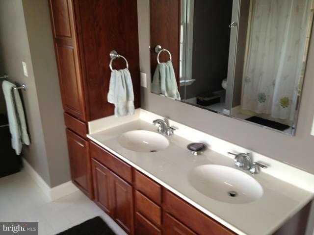 1071 South Childs Road Kearneysville, WV 25430 - Photo 24 of 30 Bath (Master)