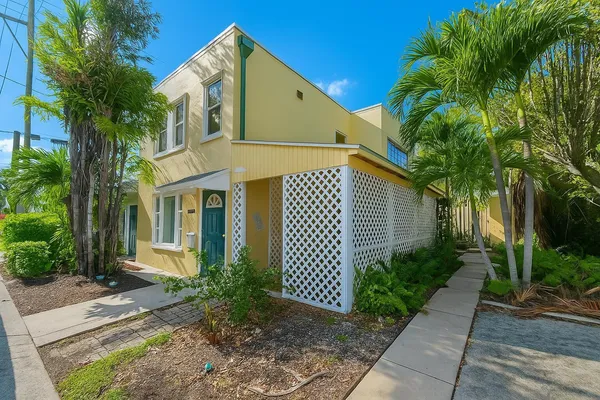 $1,975 | 415 6th Avenue North, Unit 1/2, Lake Worth Beach, FL 33460