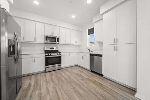 $580,000 | 5284 Beachfront Cove, Unit 245, San Diego, CA 92154