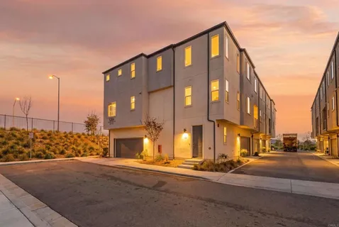 $580,000 | 5284 Beachfront Cove, Unit 245, San Diego, CA 92154