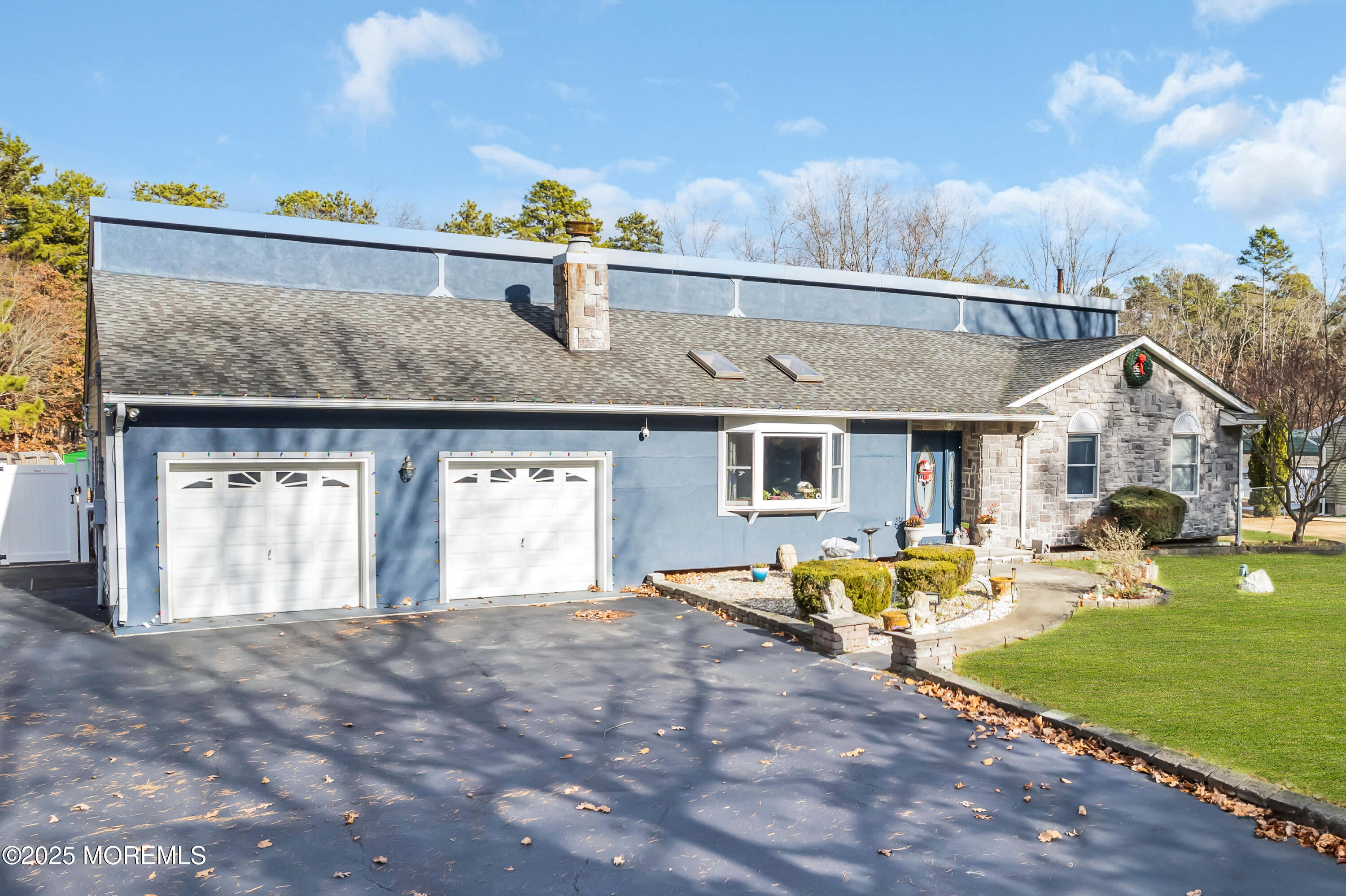 98 Bowman Road Jackson, NJ 08527 - Photo 2 of 61 a view of a house with backyard and kitchen