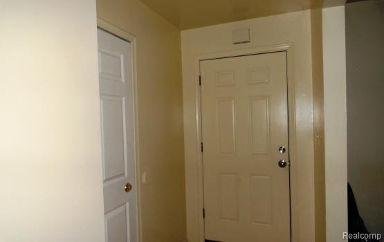 207 Summit Ridge Drive, Unit A White Lake, MI 48386 - Photo 6 of 9