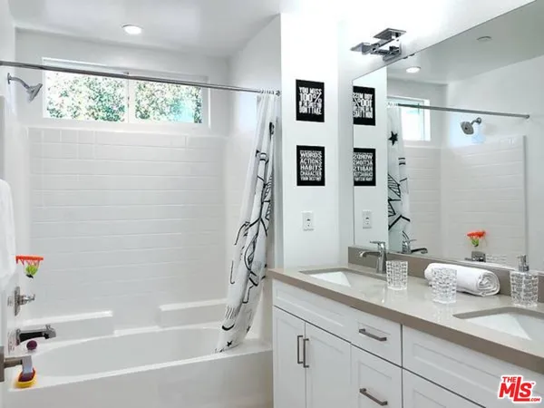 $3,695 | 7105 Tampa Avenue, Unit 7113, Reseda, CA 91335