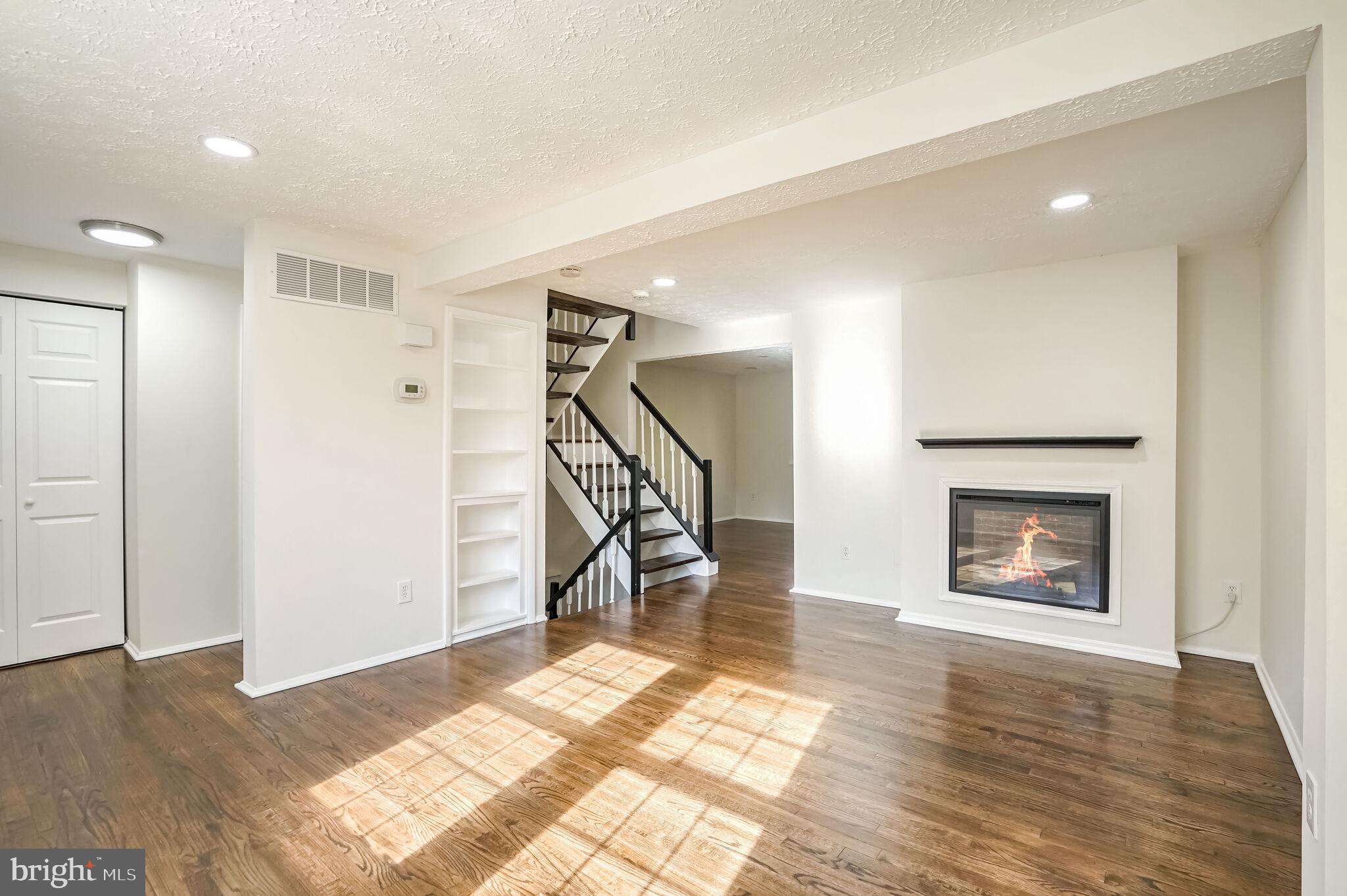 8780 Newington Commons Road Lorton, VA 22079 - Photo 3 of 19 Gallery Image 3