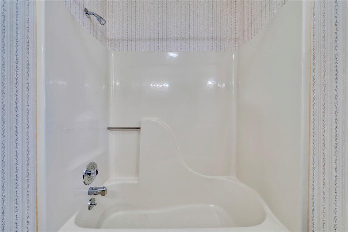2409 South Clearing Road Salem, VA 24153 - Photo 29 of 45 a bathroom with a bathtub