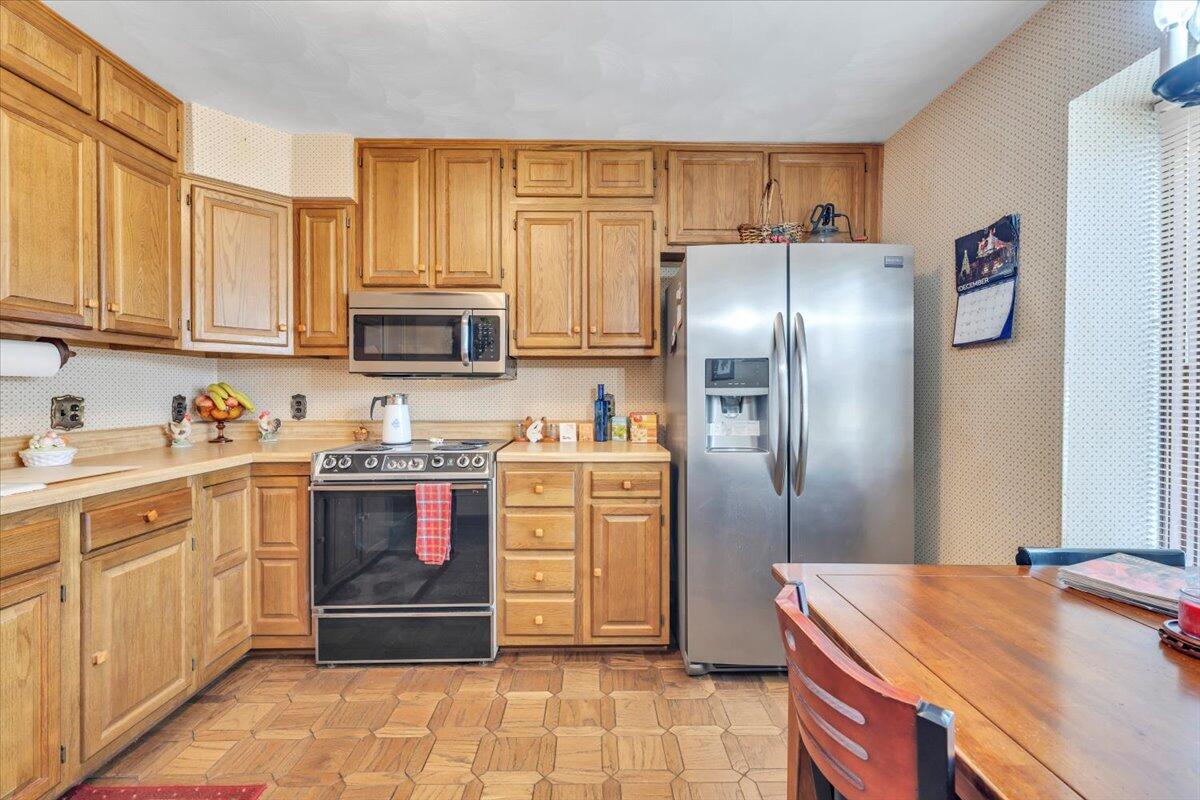 2409 South Clearing Road Salem, VA 24153 - Photo 6 of 45 a kitchen with stainless steel appliances granite countertop a refrigerator stove and sink