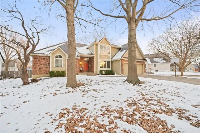 $300,000 | 1023 Bordner Drive, Lee's Summit, MO 64081