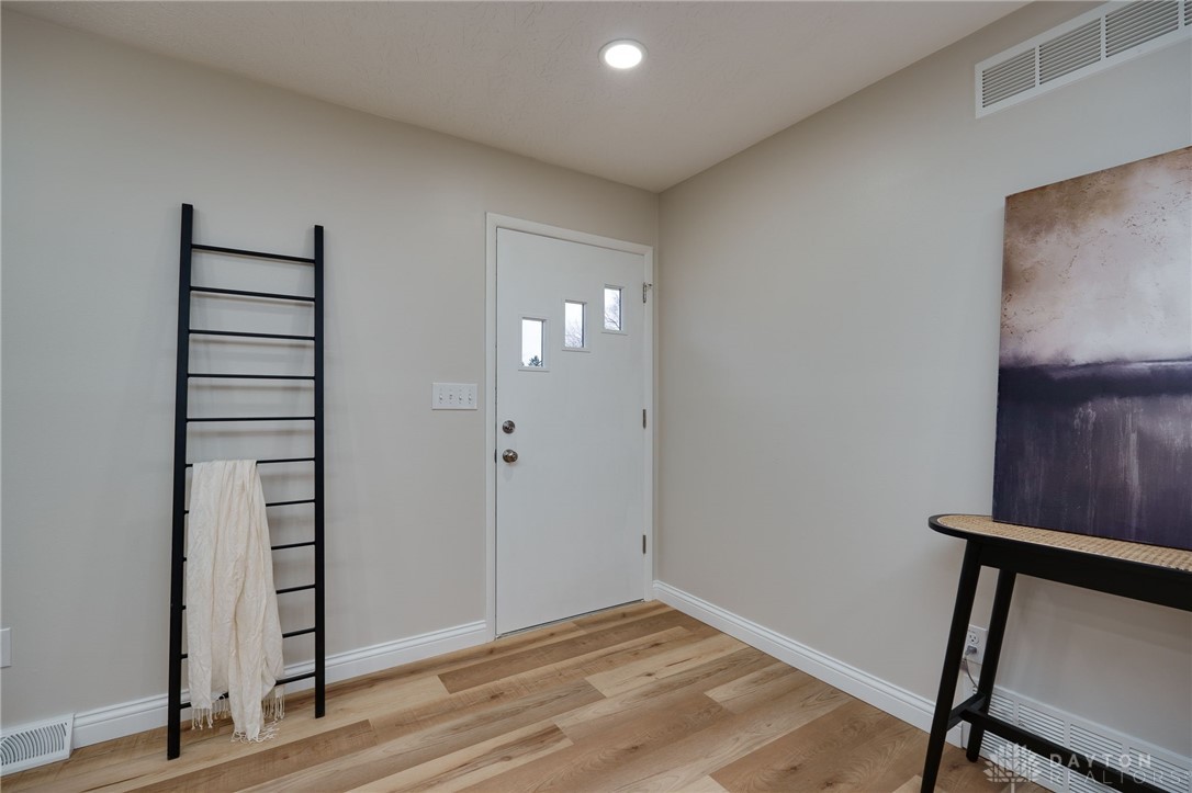 2852 Crone Road Dayton, OH 45434 - Photo 5 of 52
