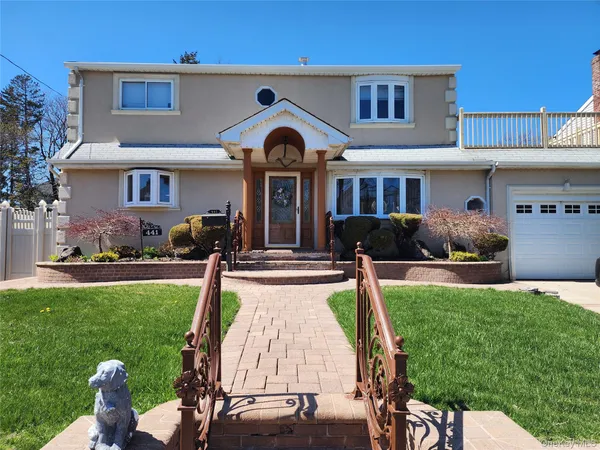 $2,900 | 441 Morris Drive, Unit 2, Valley Stream, NY 11580