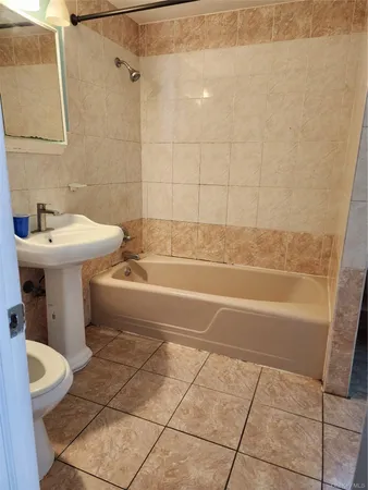 $2,900 | 441 Morris Drive, Valley Stream, NY 11580