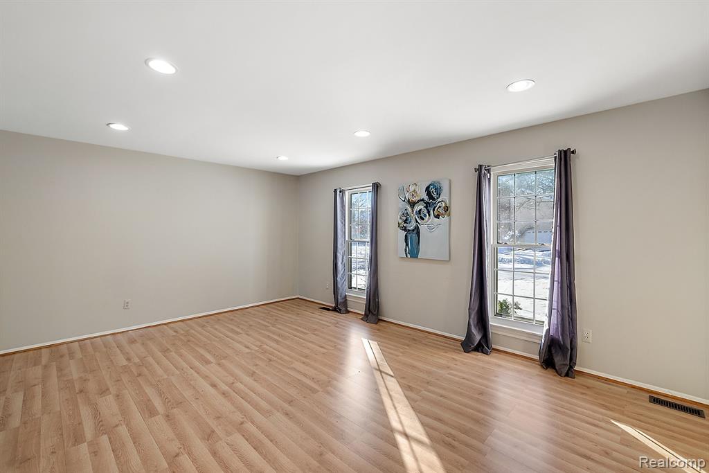 28696 Roxbury Street Farmington Hills, MI 48331 - Photo 7 of 55
