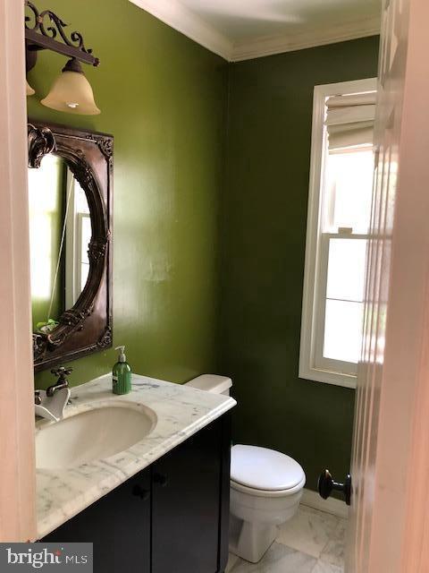 9801 Bronte Drive Fairfax, VA 22032 - Photo 12 of 36 Main level Powder Room