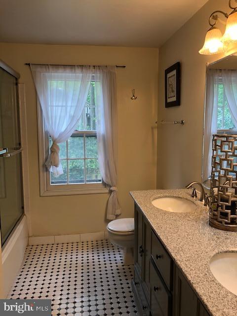 9801 Bronte Drive Fairfax, VA 22032 - Photo 22 of 36 Hall Bath as previously shown