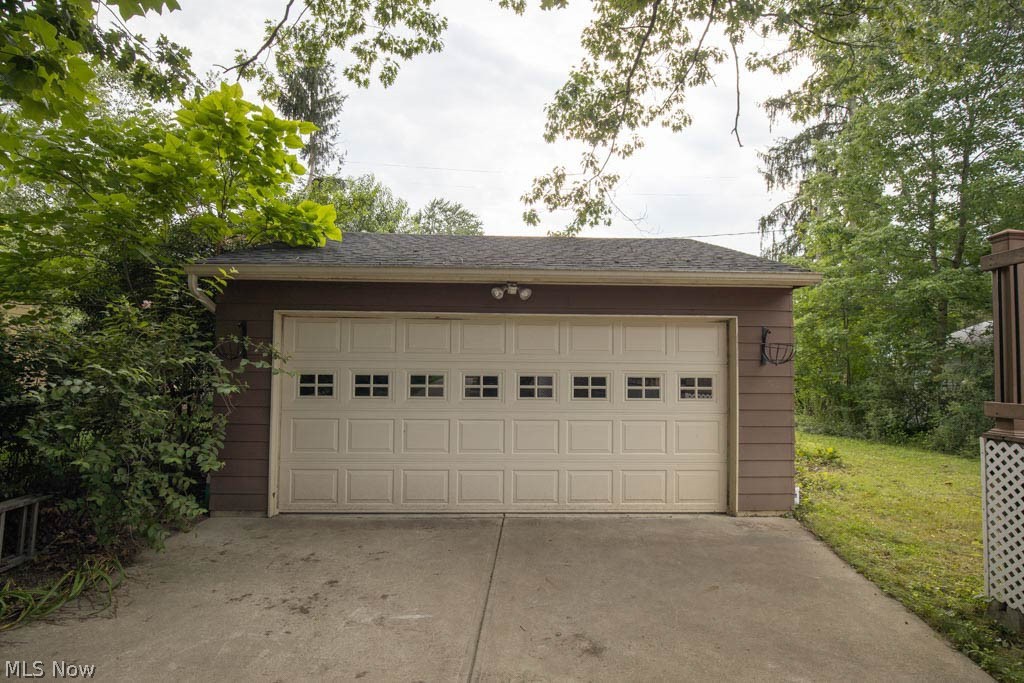 920 Beverly Road Cleveland, OH 44121 - Photo 28 of 29 2-car detached garage.