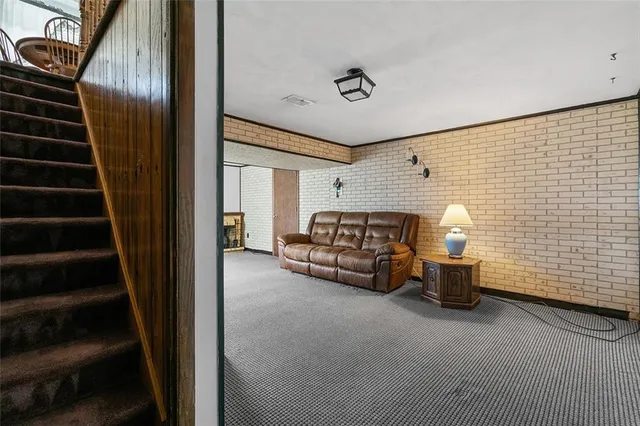 $209,900 | 440 Fairwood Drive, Irwin, PA 15642