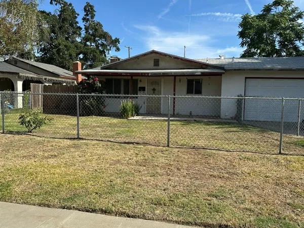 $275,000 | 530 East 11th Street, Hanford, CA 93230