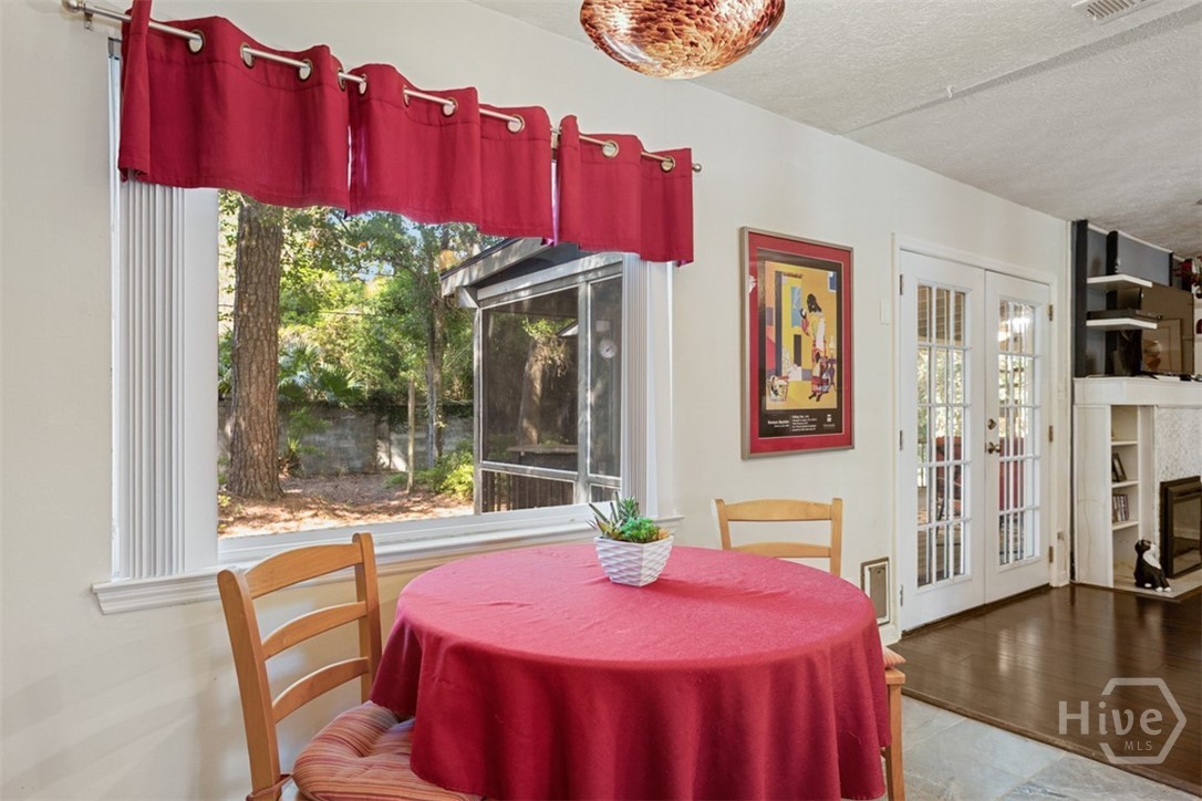 220 North Cromwell Road Savannah, GA 31410 - Photo 19 of 45 DINETTE