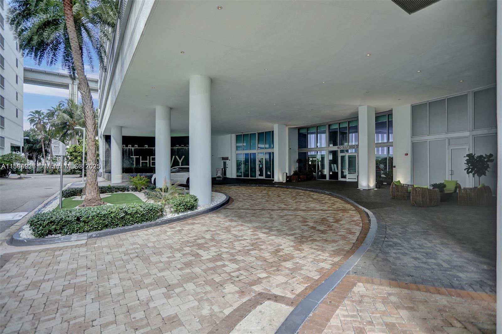 90 Southwest 3rd Street, Unit 1112 Miami, FL 33130 - Photo 3 of 25 Gallery Image 3