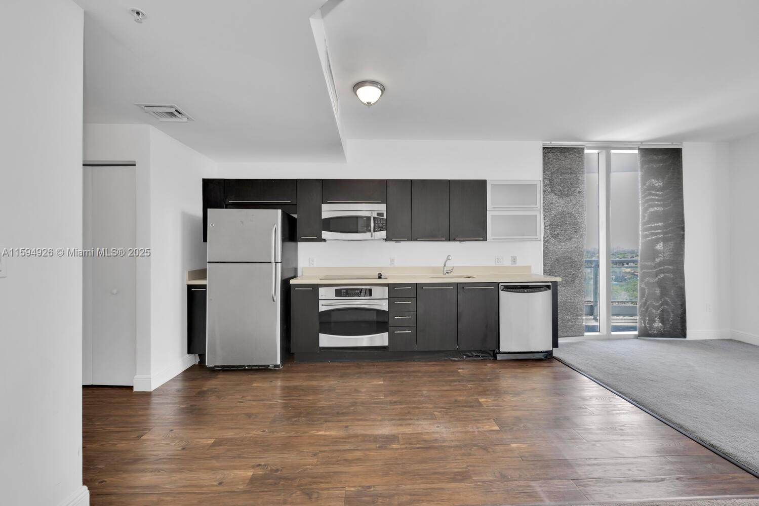 90 Southwest 3rd Street, Unit 1112 Miami, FL 33130 - Photo 6 of 25 Gallery Image 6