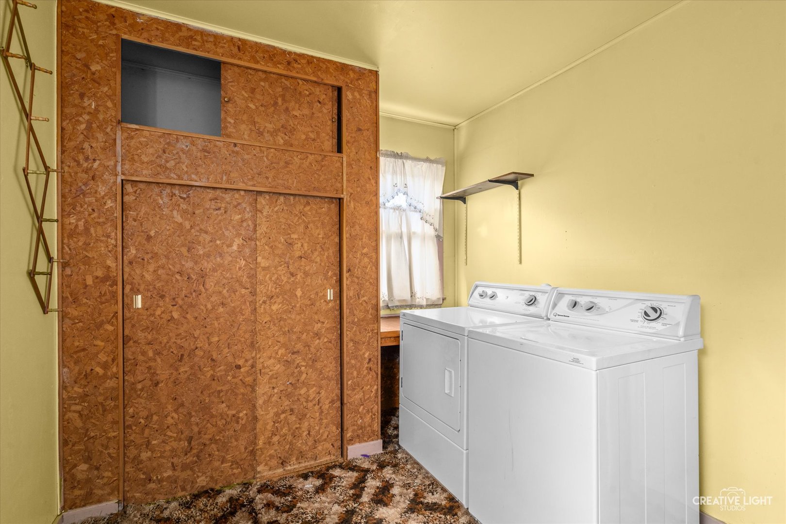 413 East Kansas Street Elburn, IL 60119 - Photo 10 of 18 a utility room with dryer and washer