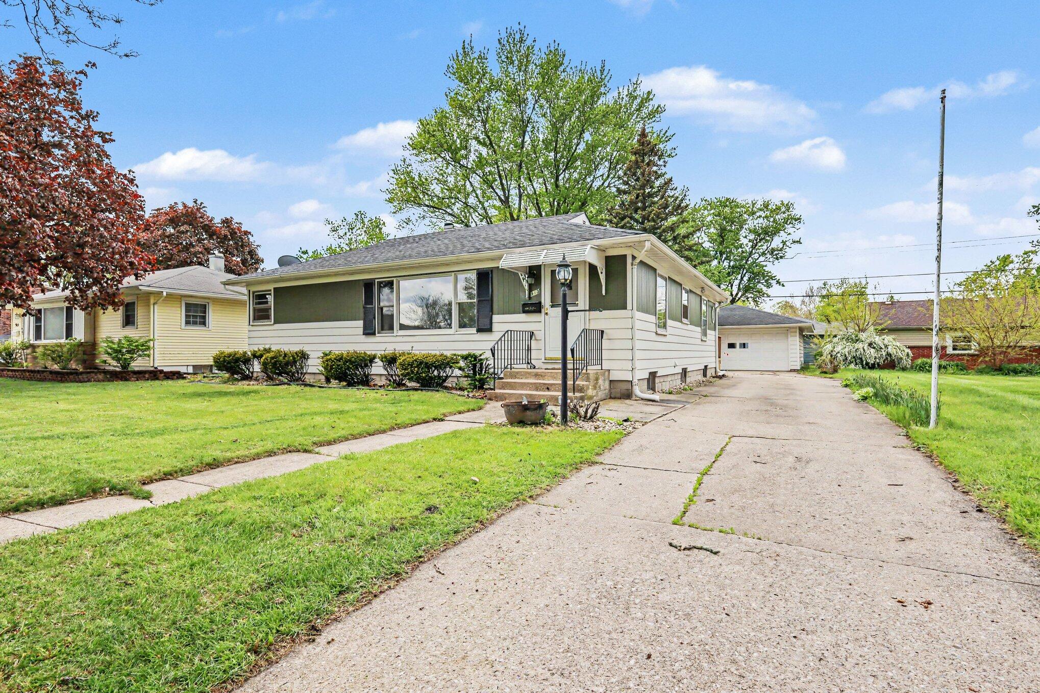913 South Main Street Crown Point, IN 46307 - Photo 2 of 32 2038x1359