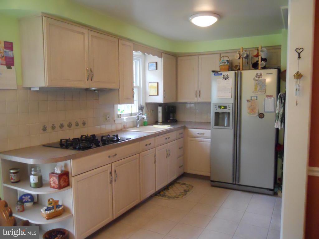 133 Wellington Road Lancaster, PA 17603 - Photo 3 of 19 Gallery Image 3