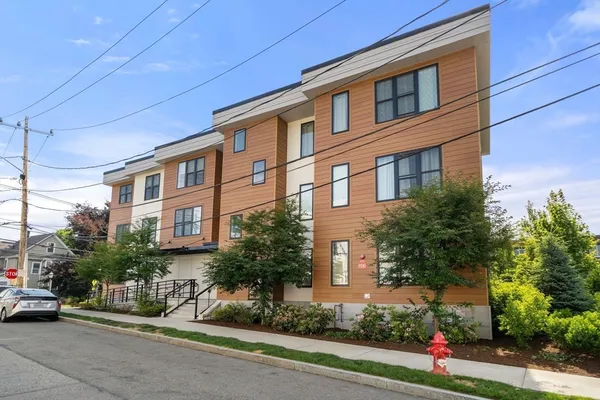 $1,125,000 | 68 Los Angeles Street, Unit 306, Newton, MA 02458