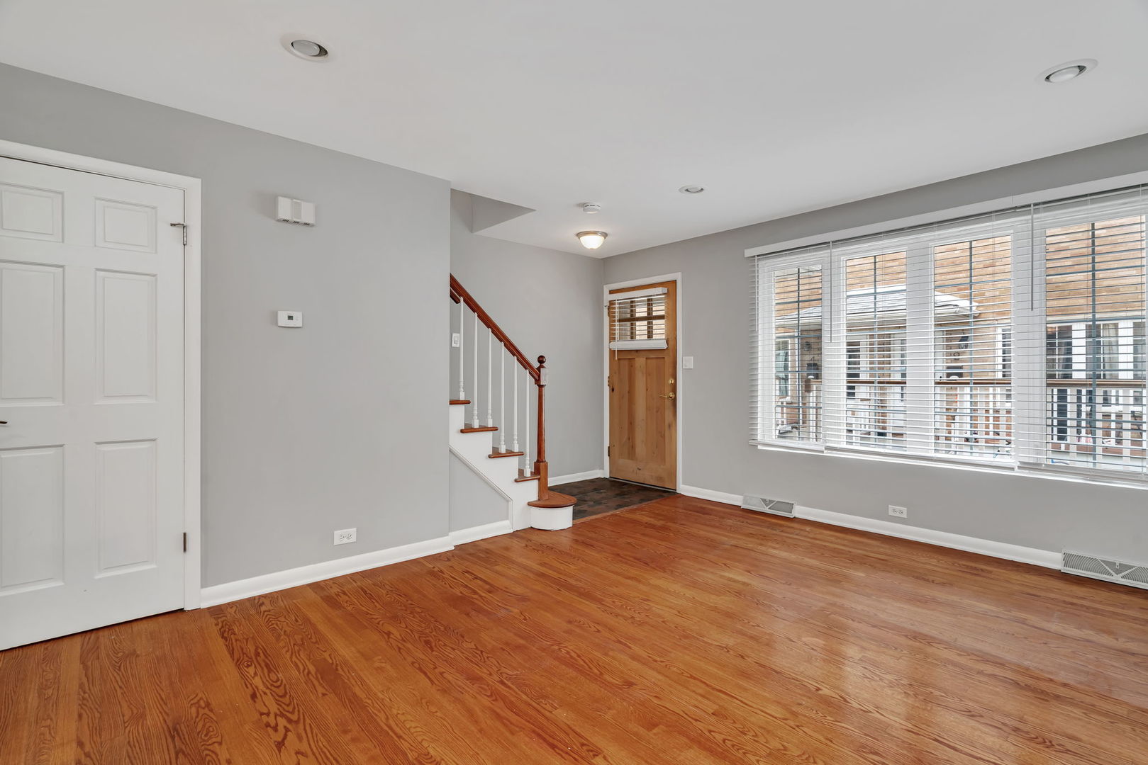 13 South Waiola Avenue, Unit 5 La Grange, IL 60525 - Photo 13 of 22 a view of an empty room with a window