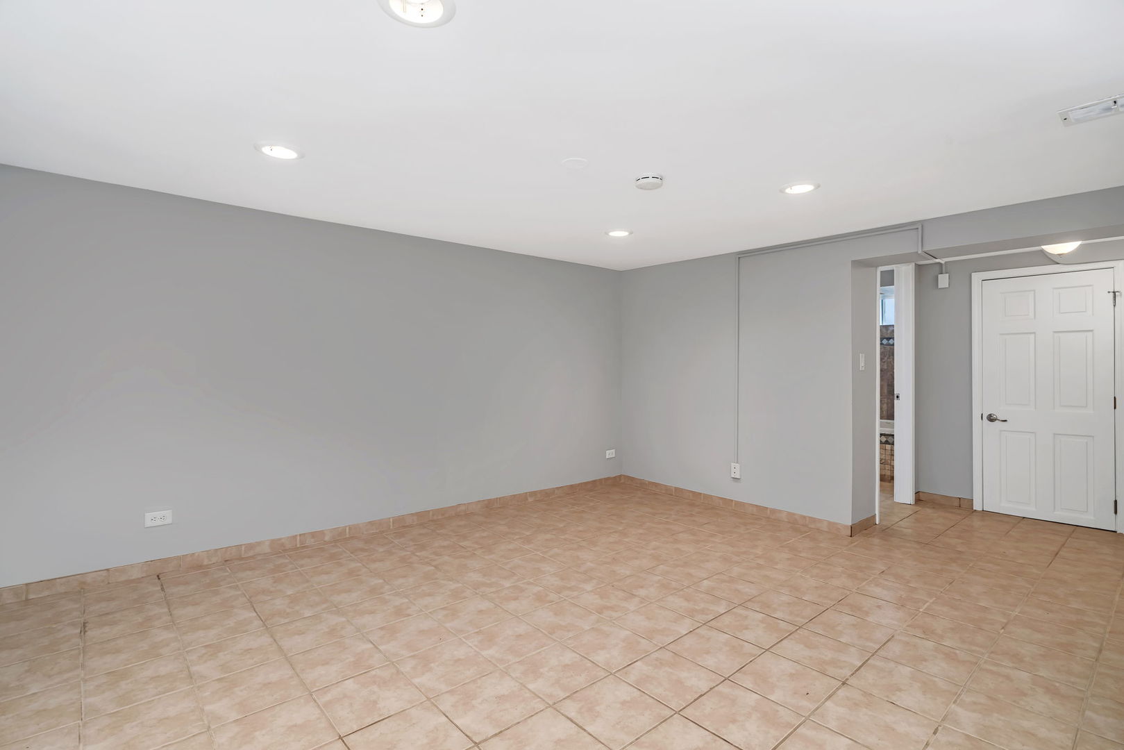 13 South Waiola Avenue, Unit 5 La Grange, IL 60525 - Photo 19 of 22 a view of room