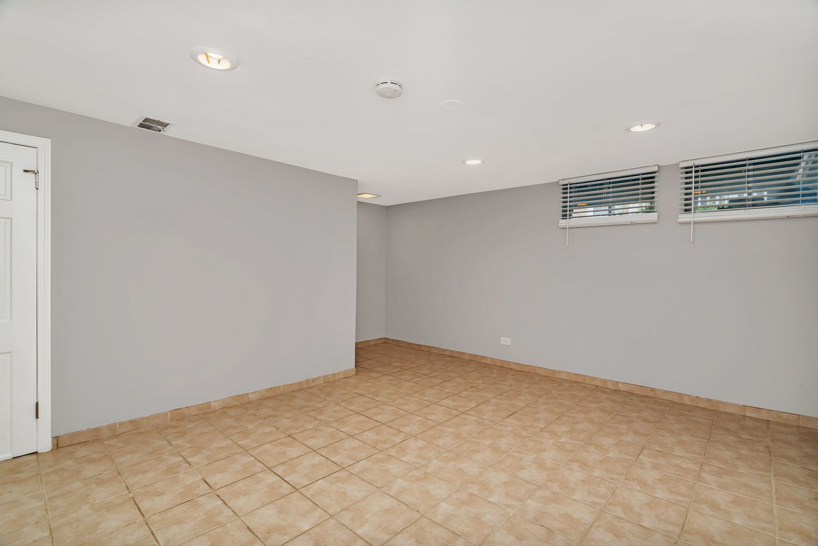 13 South Waiola Avenue, Unit 5 La Grange, IL 60525 - Photo 21 of 22 a view of an empty room