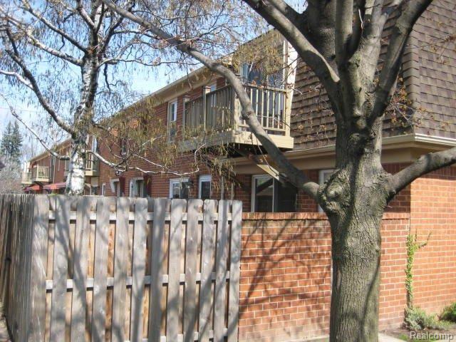 31147 Hoover Road Warren, MI 48093 - Photo 5 of 25 261-854207 - Rear Balcony.JPG