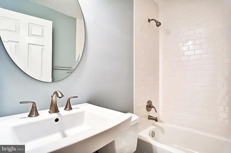 3225 Walbridge Place Northwest Washington, DC 20010 - Photo 18 of 19 Bath #3