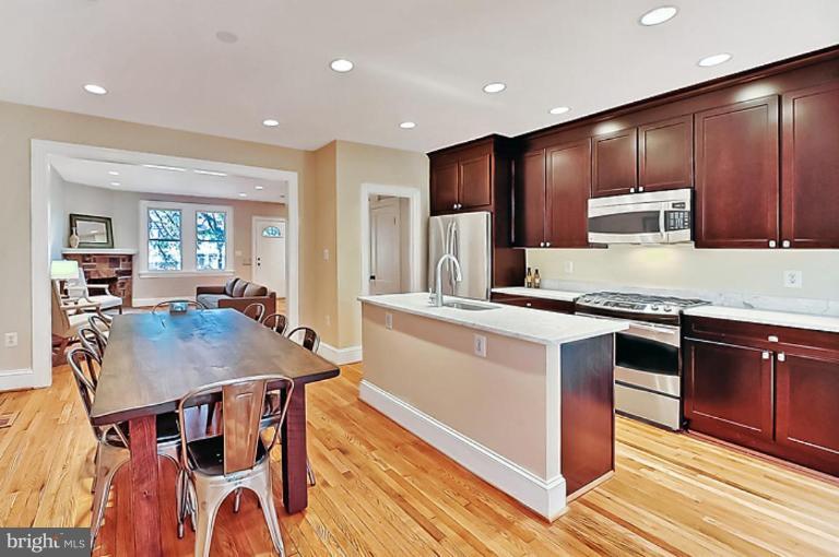3225 Walbridge Place Northwest Washington, DC 20010 - Photo 4 of 19 Dining Room