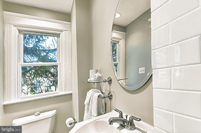3225 Walbridge Place Northwest Washington, DC 20010 - Photo 10 of 19 Master Bath #2