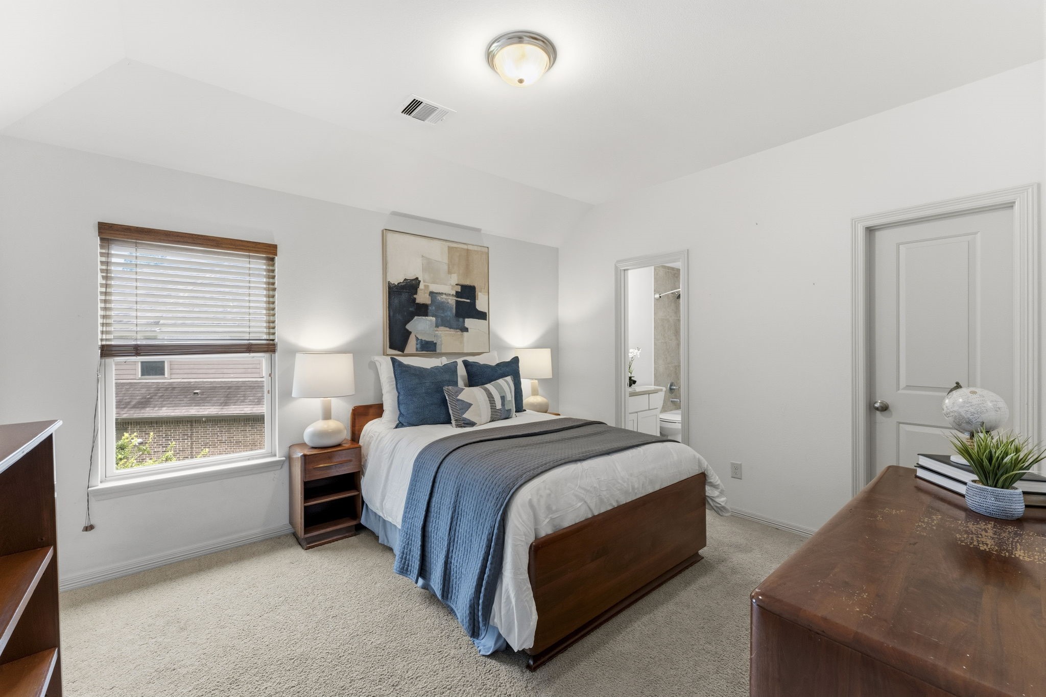 10 Spincaster Drive Spring, TX 77389 - Photo 28 of 38 5th bedroom complete with ensuite and walk in closet