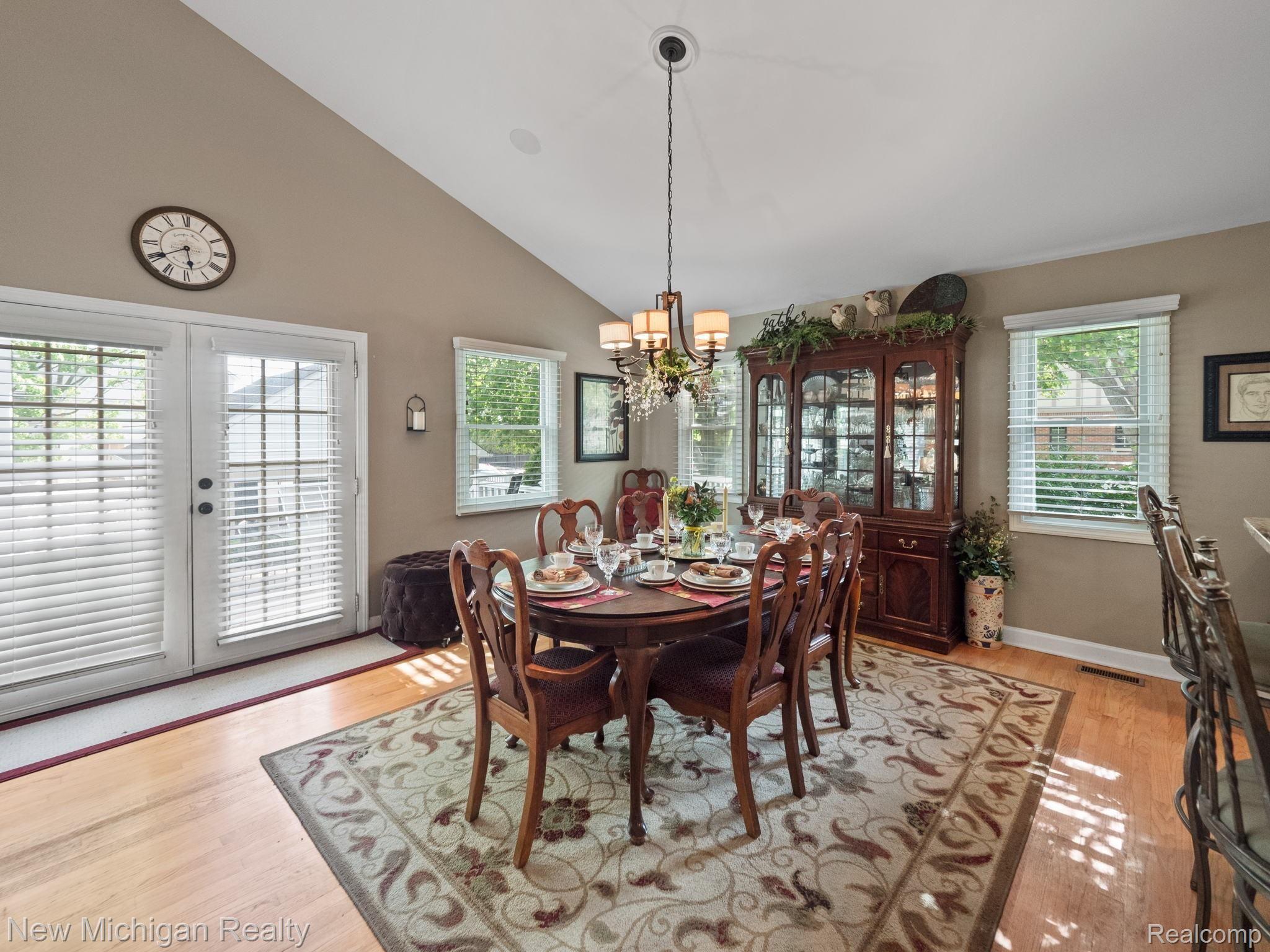 163 Ferndale Avenue Rochester, MI 48307 - Photo 24 of 41 24.jpg