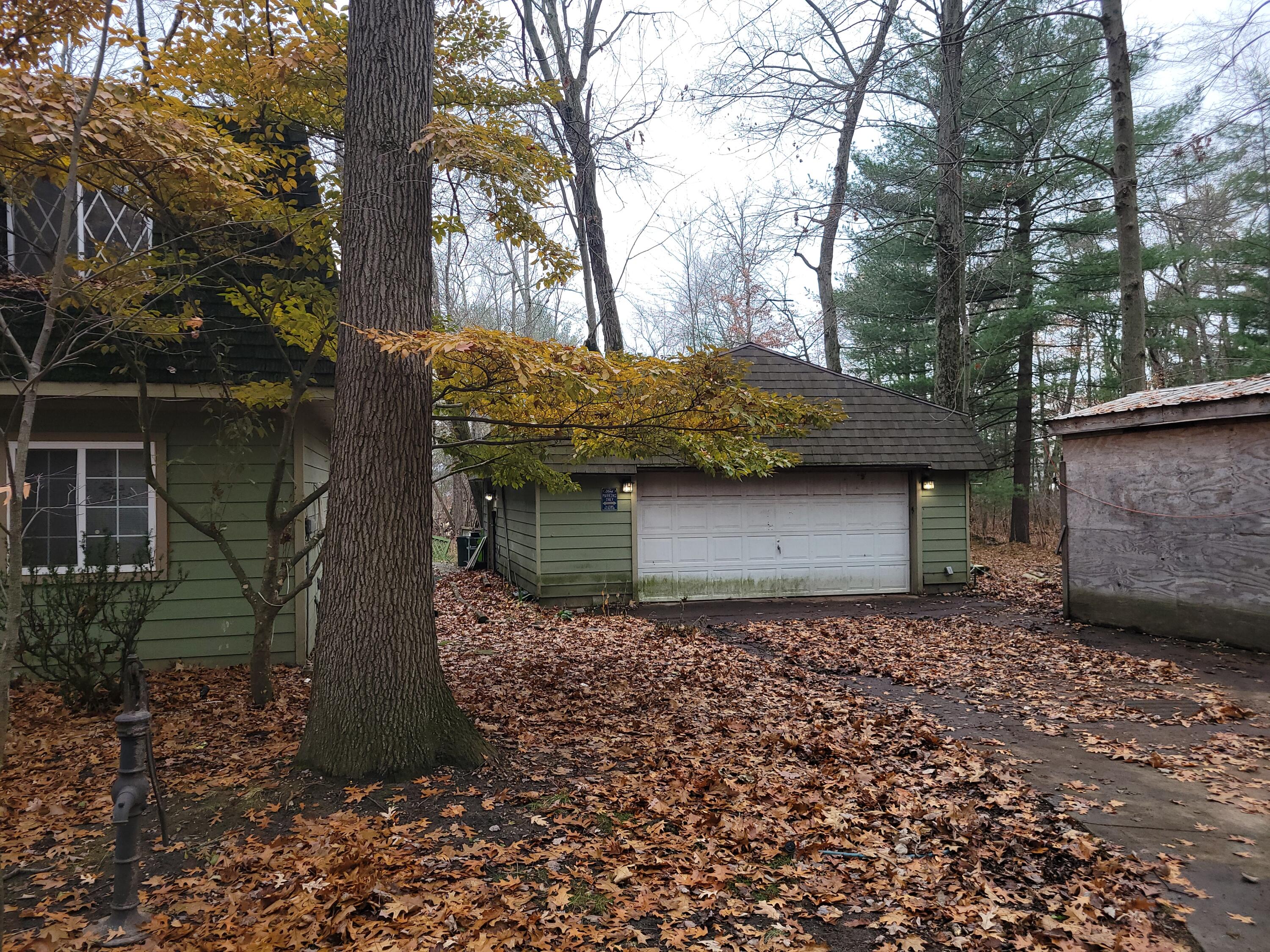 952 54th Street Pullman, MI 49450 - Photo 3 of 26 20251120_125211