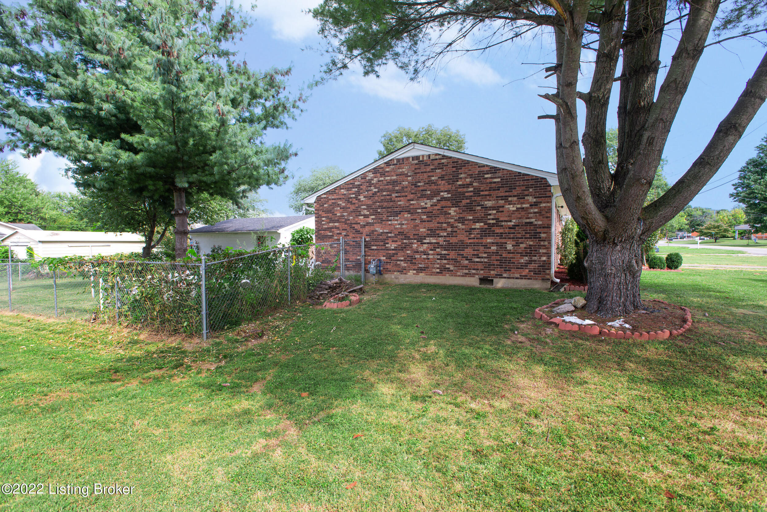 807 Blossom Road Louisville, KY 40229 - Photo 15 of 25 807BlossomRd_1024