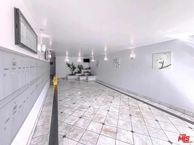 $418,000 | 533 South St Andrews Place, Unit 410, Los Angeles, CA 90020