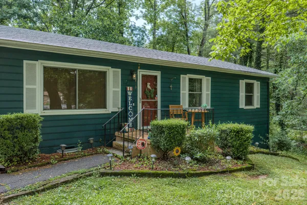$399,000 | 112 Amelia Drive, Hendersonville, NC 28792