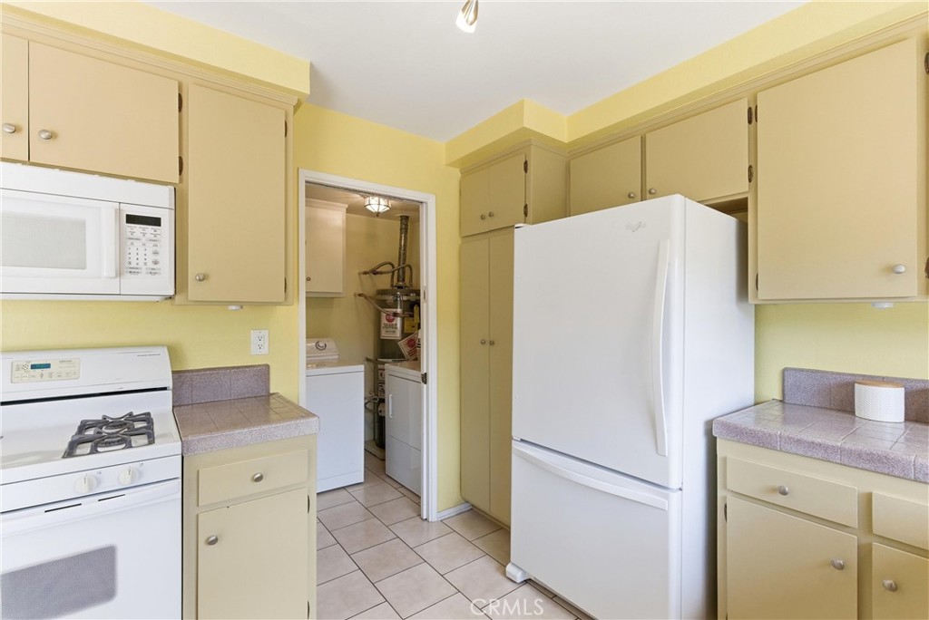 5021 Vauxhall Road Westminster, CA 92683 - Photo 13 of 38 Kitchen and Laundry Room