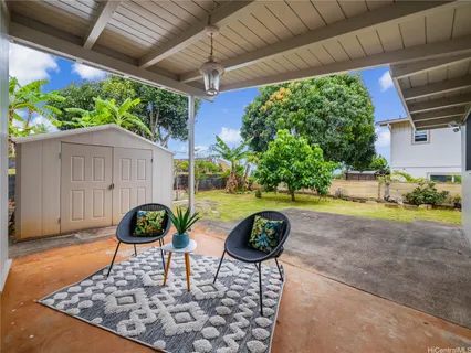 a view of a house with backyard and garden