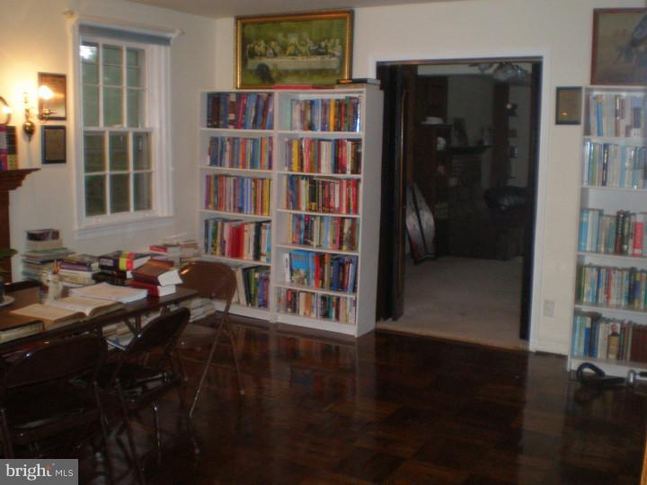 7817 Gayle Road Cheltenham, PA 19012 - Photo 2 of 18 Living Room
