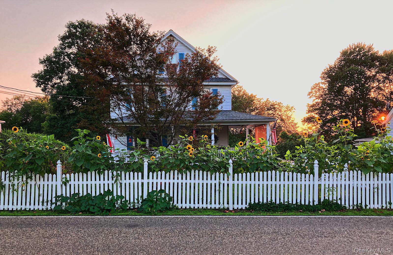 609 Stage Road Monroe, NY 10950 - Photo 7 of 49 Older photo when adorned with sunflowers