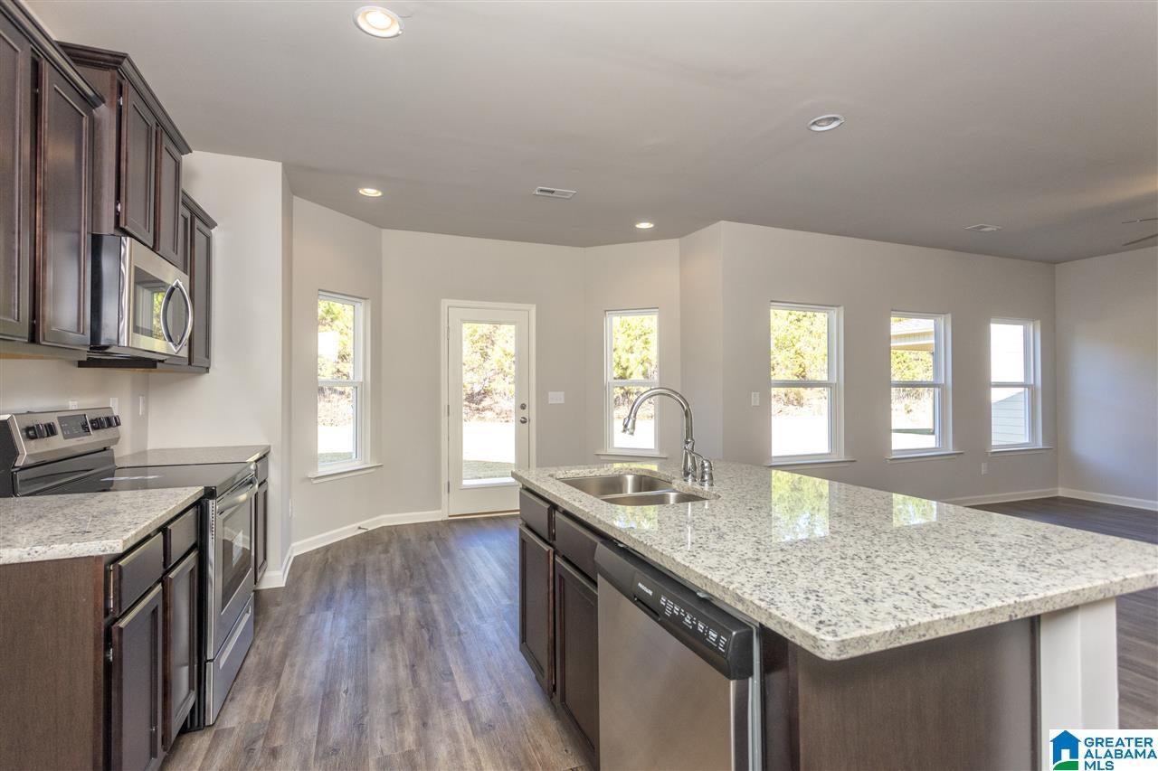 570 Briar Ridge Circle Odenville, AL 35120 - Photo 2 of 20