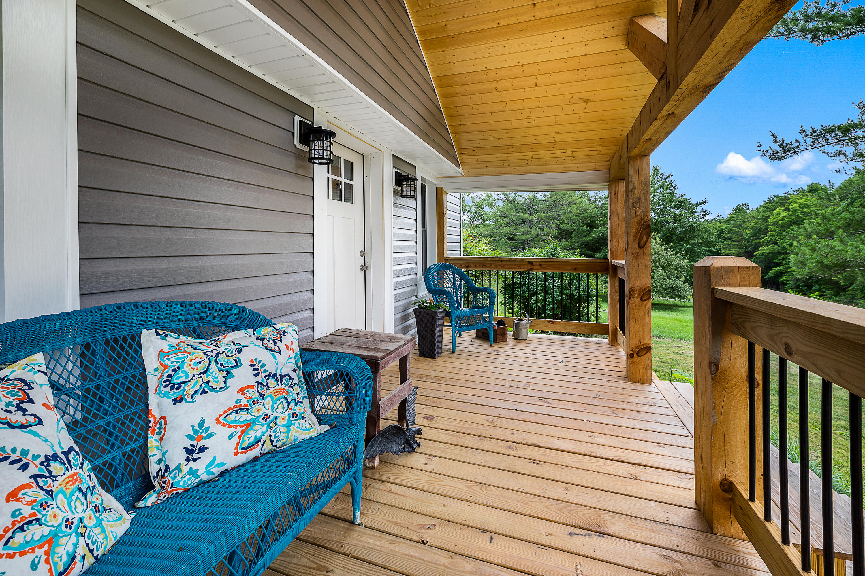 2782 West Wind Road Fincastle, VA 24090 - Photo 9 of 23 Welcoming porch