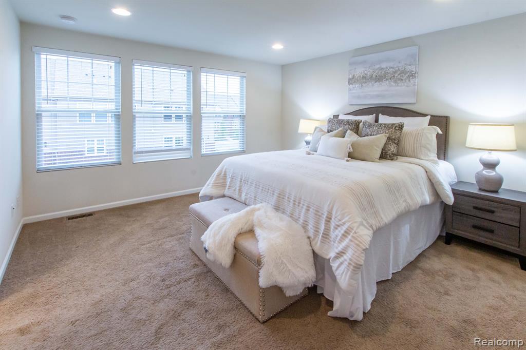 863 Barclay Circle Rochester Hills, MI 48307 - Photo 19 of 35