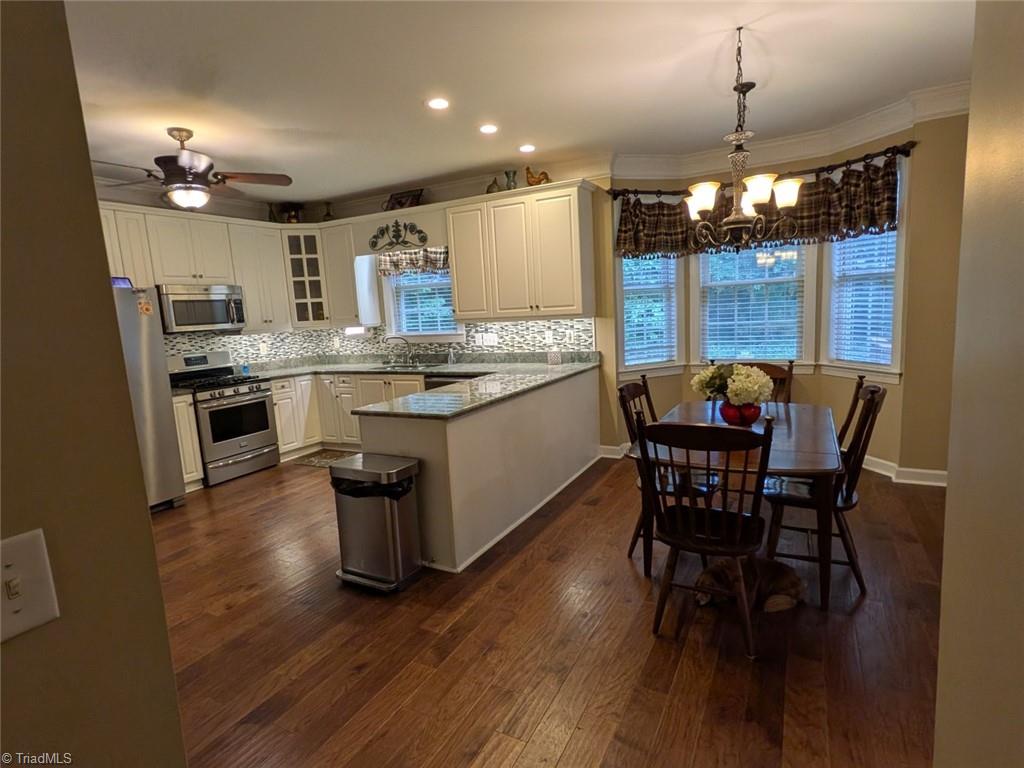 1702 Lakeland Point High Point, NC 27265 - Photo 8 of 50