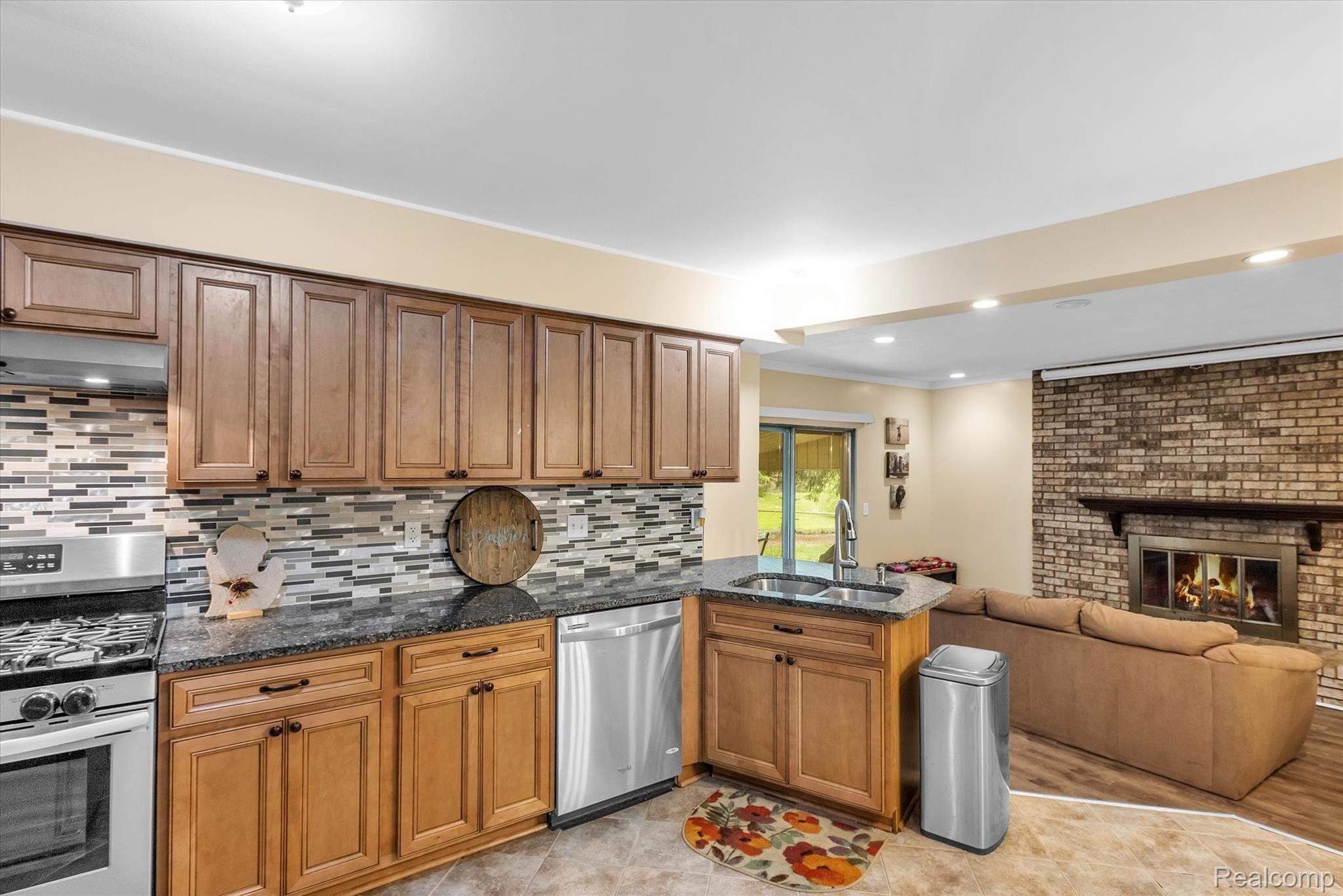 42828 Keystone Canton, MI 48187 - Photo 14 of 45 14-42828-Keystone-WindowStill-Real-Estate-Photography-14.jpg