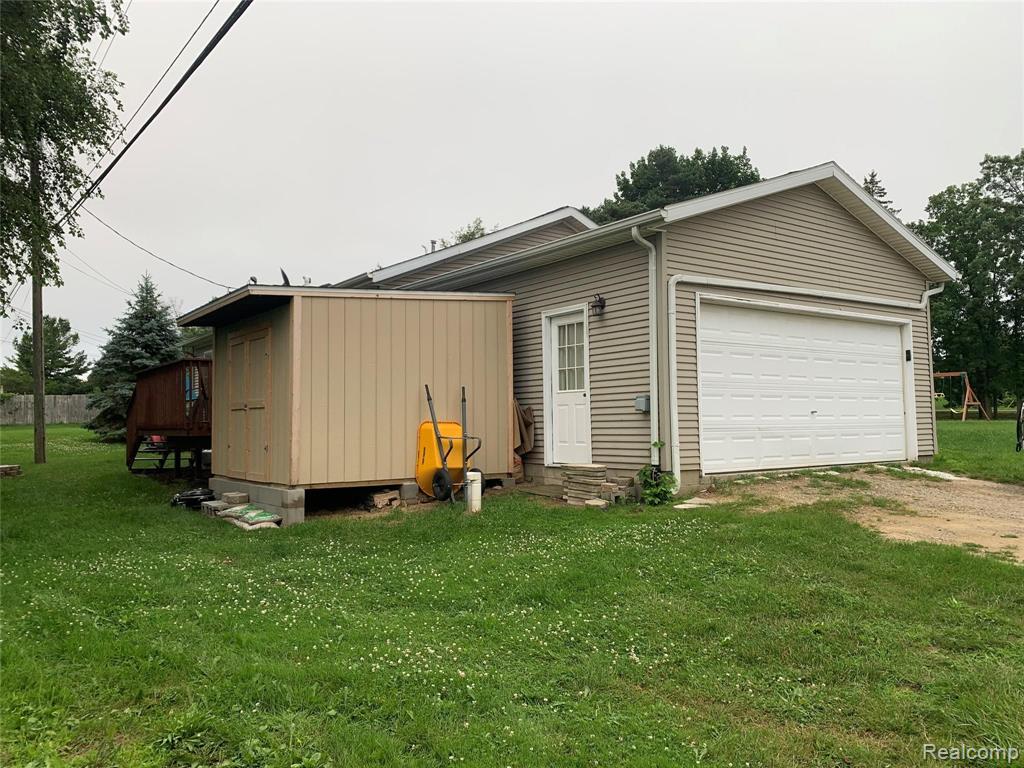 210 Davis Lake Road Lapeer, MI 48446 - Photo 5 of 22 Gallery Image 5